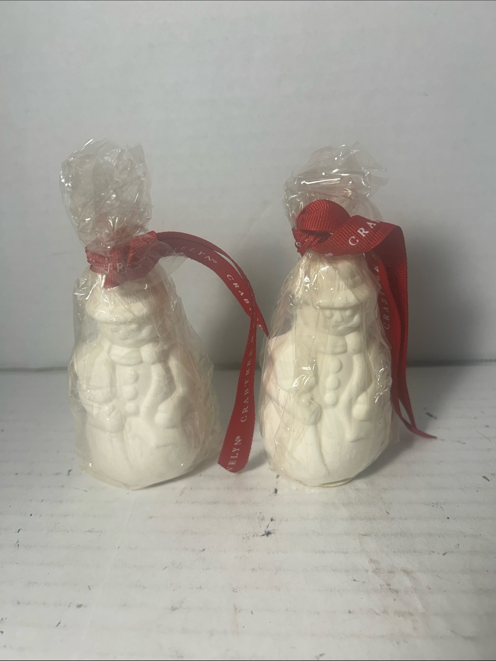 Crabtree & Evelyn Cream Snowman Bath Soak with Red Ribbon (Set of 2) New